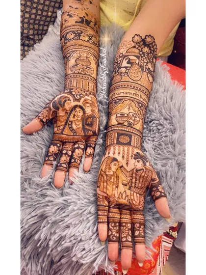 The final look of a stunning bridal mehendi, filled with portraits of the couple and their families. Every element is carefully placed to create a cohesive and beautiful narrative.
