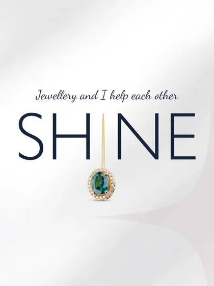 Jewellery and I help each other shine. This emerald and diamond pin is for those who walk with confidence, and I just add the dazzle. Together, we shine louder than any spotlight.