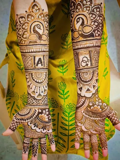This bridal design features the initial 'A' and interlocking rings, topped with graceful peacock motifs. It's a perfect blend of personalization and tradition.