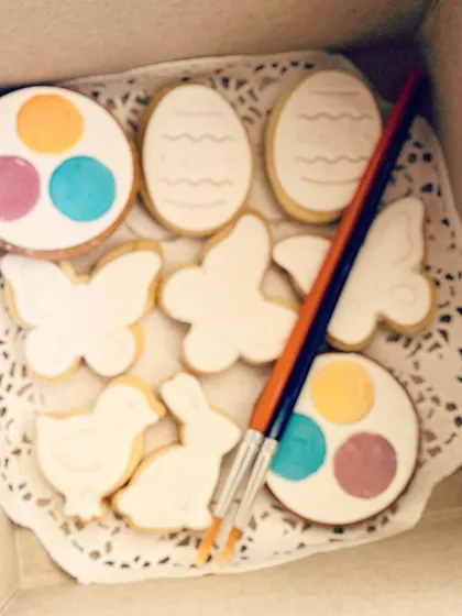 An Easter-themed paint-your-own cookie kit, all packed up and ready to go! This box includes fun shapes like bunnies, chicks, and eggs, along with edible paints and brushes for a creative Easter activity.