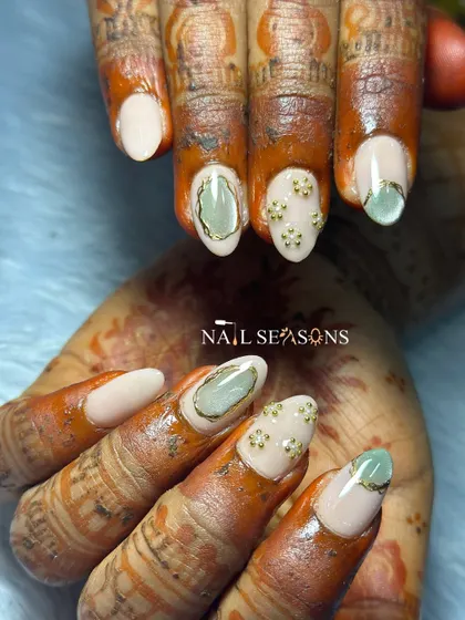 A closer look at the delicate gold work and stone accents on this elegant nude bridal set.