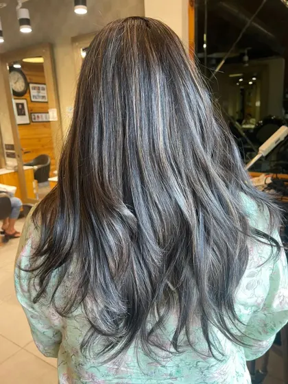 For a cooler take on highlights, we created this ashy and silver-toned look. It's a modern and chic way to go lighter.