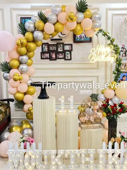 A home-based ring decoration with peach, gold, and silver balloons.