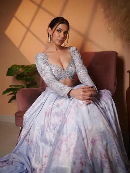 A beautiful shot from my shoot with the amazing Palak Purswani from Big Boss. We created a soft, dreamy look with a focus on ethereal, glowing skin.