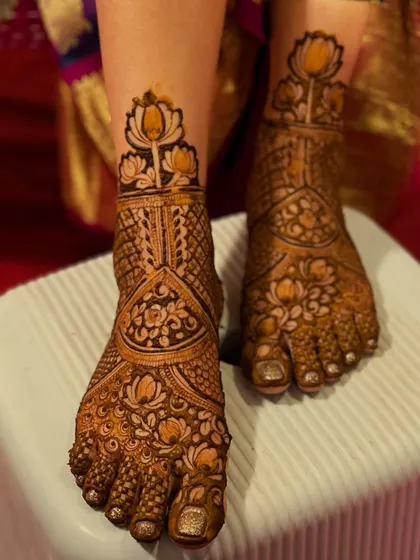 The matching bridal feet for the traditional lotus design. I ensure the patterns on the feet complement the hands perfectly for a complete look.