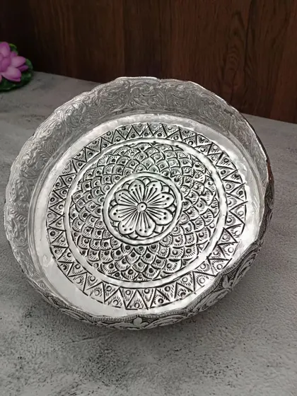 A duplicate image of the antique German silver urli.