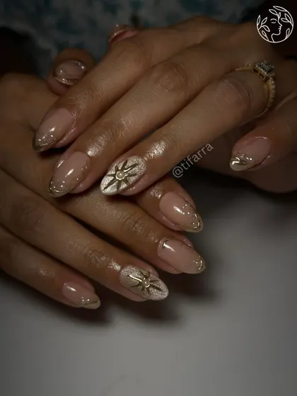 Dazzling and divine. This design features a cat-eye base with a bold, 3D golden star and chrome accents. It's a perfect example of combining multiple advanced techniques for a show-stopping result.