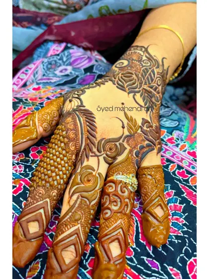 Another angle of the intricate single-hand design.