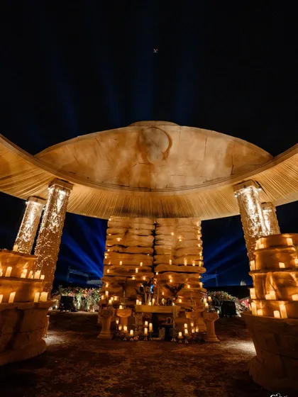 A stunning grotto-like structure, lit from within by dozens of candles. This cave-like installation provided a mystical and enchanting photo opportunity for guests.