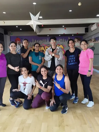 Another happy group photo. The smiles say it all. This is what a fun fitness community looks like.