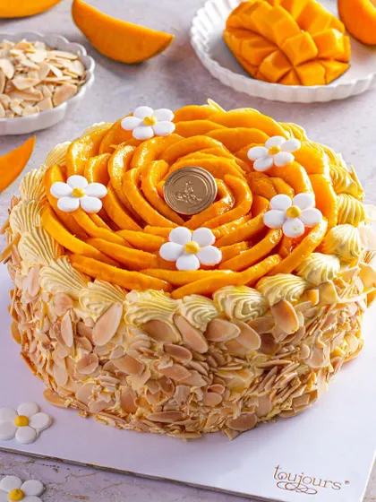 Our Fresh Cream Mango Cake, beautifully presented and ready to be the star of any summer celebration. The rosette of fresh mango slices makes it a true showstopper.
