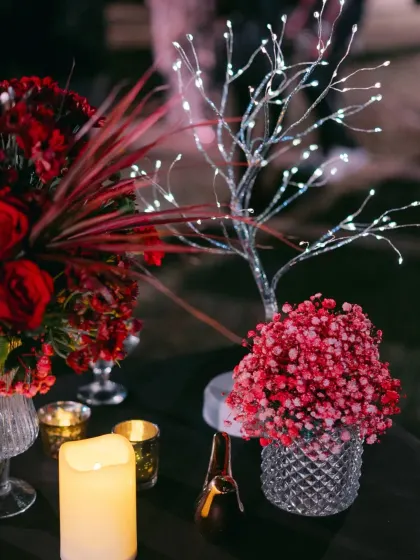 Vintage elements add a touch of nostalgia and charm. For this Broadway-themed Sangeet, we used details like a classic gramophone and a retro radio to transport guests to another era.