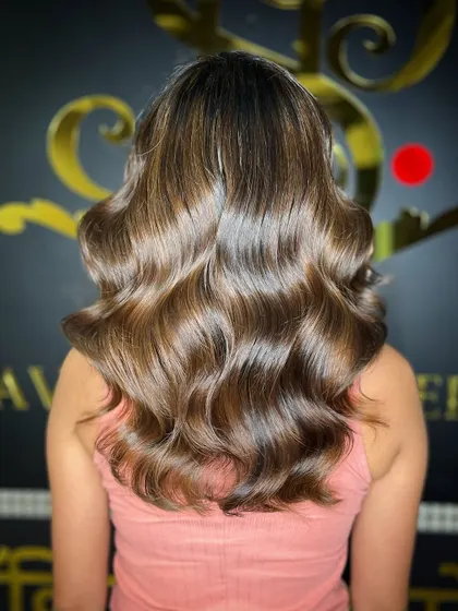A full view of the caramel balayage, showing how the highlights are expertly placed to create a natural, flowing look.