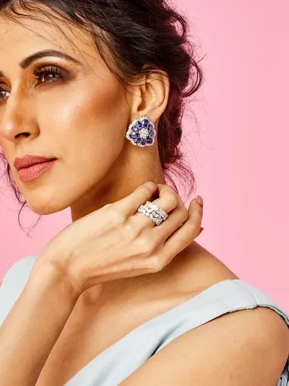 A closer look at our sapphire flower earrings, a piece that combines the beauty of nature with the luxury of fine gemstones.