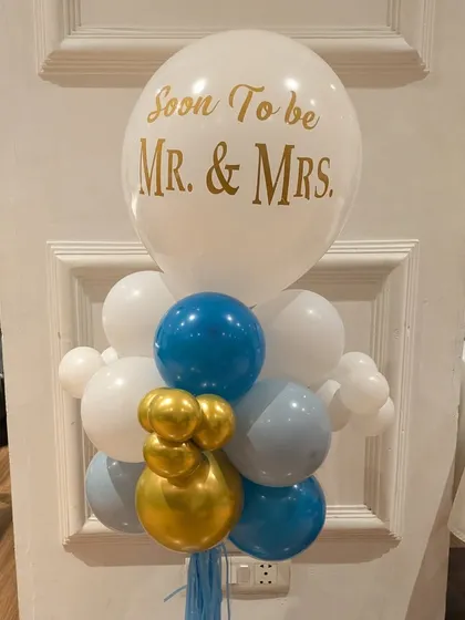The 'Soon to be Mr. & Mrs.' balloon centerpiece, an ideal decoration for a table or entrance at an engagement party.