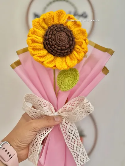 Another angle of the single sunflower bouquet, showing the delicate crochet leaf and the elegant wrapping that makes it gift-ready.