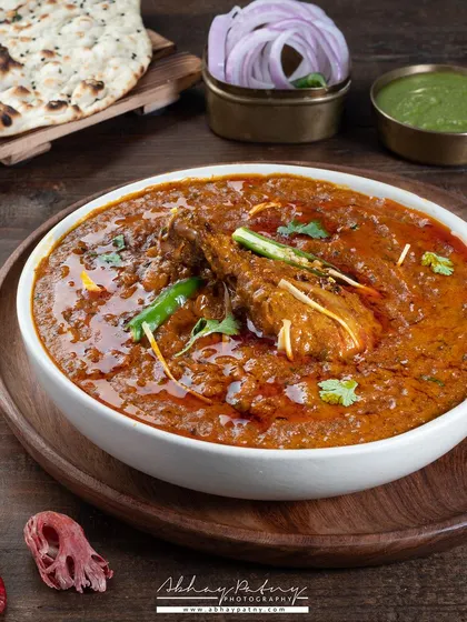 This Butter Chicken shot is all about the creamy, rich gravy. I used lighting to create a beautiful sheen on the curry and styled it with fresh cream and herbs to make it look extra decadent.