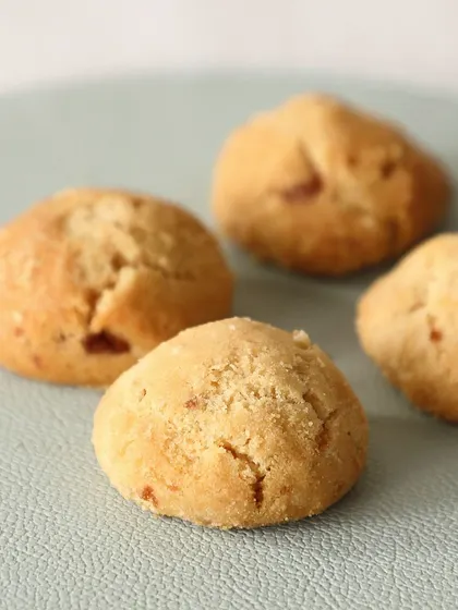 Dreaming of almond cookies? These buttery, crunchy bites are just an order away. Perfect for bulk orders for cafes or events.