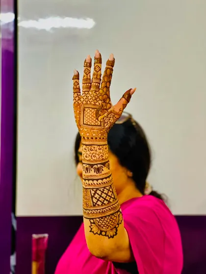 A single-arm view of a bridal design, perfect for showing clients the level of detail they can expect.