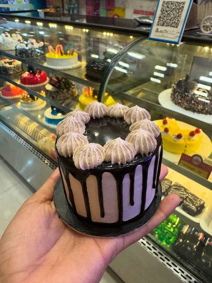 A mini chocolate drip cake with Oreo-flavored frosting. This tiny treat is perfect for chocolate lovers who want a rich and decadent dessert all to themselves.