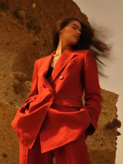 I believe in power dressing that feels both fluid and commanding. This crimson red linen suit, styled for an editorial, makes a statement of strength and sensuality, proving that confidence is the ultimate accessory.