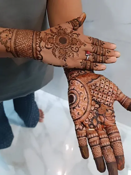 A fun, mismatched set for a party. One hand has a full, intricate design while the other has a simple mandala, showing my versatility.