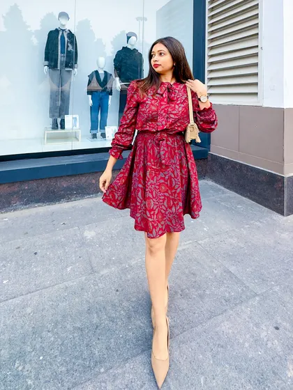 A final walking shot, feeling happy and pretty in my date outfit.