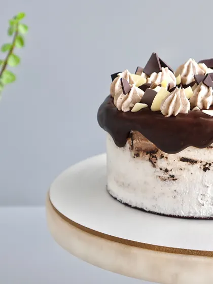 For a grown-up treat, my Bailey's Irish Cream cake is the perfect choice. I take a rich chocolate sponge, wrap it in silky ganache and whipped cream, and infuse every bite with the smooth, velvety charm of Bailey's.