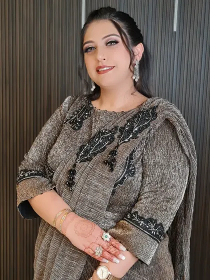 A full look of Diksha in her gorgeous grey and black saree. The party makeup is elegant and sophisticated.