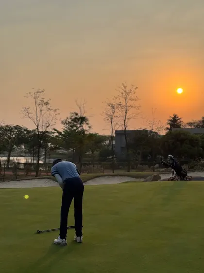 Mornings at TSG are the foundation of champions. Our facilities at Zion Hills provide the perfect backdrop for the golden hour grind, with expansive ranges and pristine putting greens.