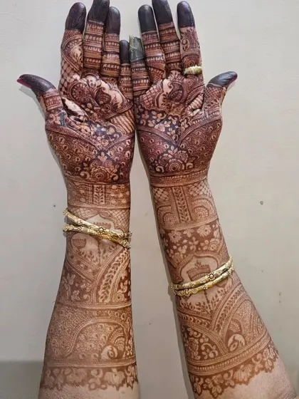 The beautiful dark stain of a bridal mehendi after a couple of days. This is the result I aim for with my 100% organic henna paste and aftercare guidance.
