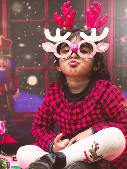 Festive shoots are not just for Indian festivals. Here is a fun Christmas themed session with reindeer props and a cozy winter backdrop. It’s a wonderful way to create photos for your yearly holiday cards.