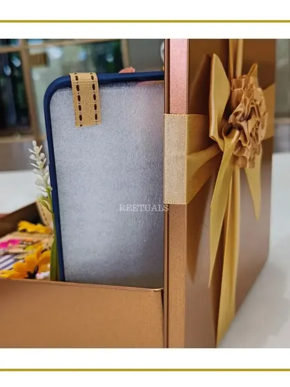 A birthday hamper for a 'Girl Boss'. This box includes a photo frame, an embroidered pouch, a floral notebook, and other aesthetic items.