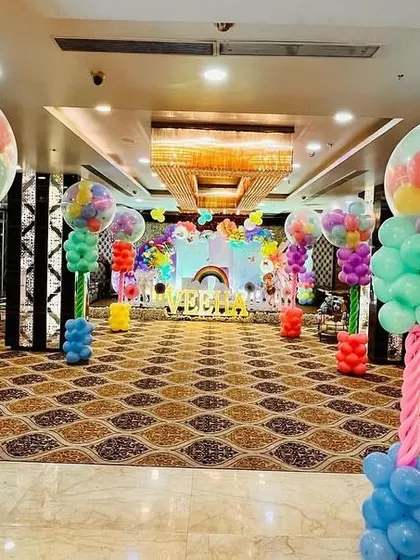 The walkway into the party hall, lined with creative balloon sculptures that look like colorful lollipops.