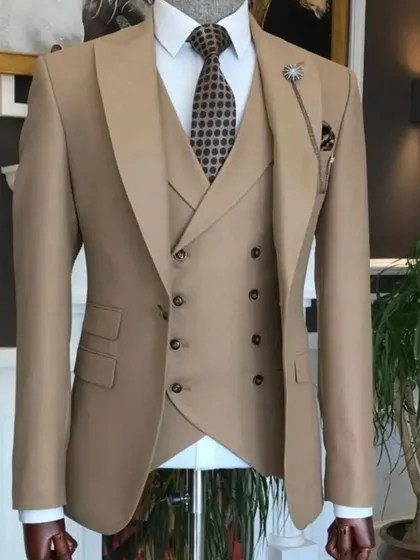 A smart three-piece suit in a classic beige color. This is a versatile suit that can be worn for business meetings or daytime formal events.