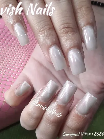 A simple yet stunning set of square nails with a white cat-eye effect, creating a pearlescent, magnetic look.