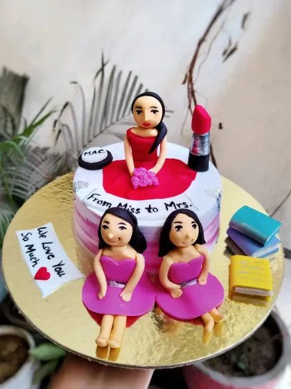 From Miss to Mrs! This cake was for a bride-to-be, featuring fondant figures of her and her bridesmaids. It’s such a fun and personal way to celebrate.