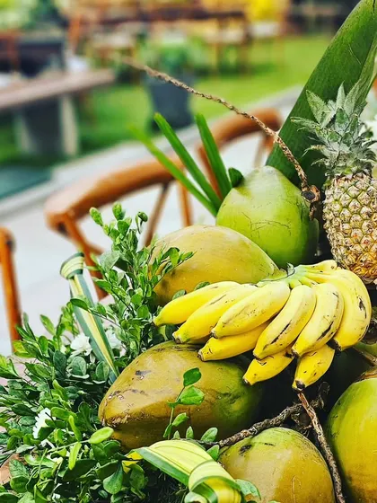 A close-up of the beautiful, edible decor, featuring fresh coconuts, bananas, and pineapples. This approach is not only visually appealing but also completely zero-waste.