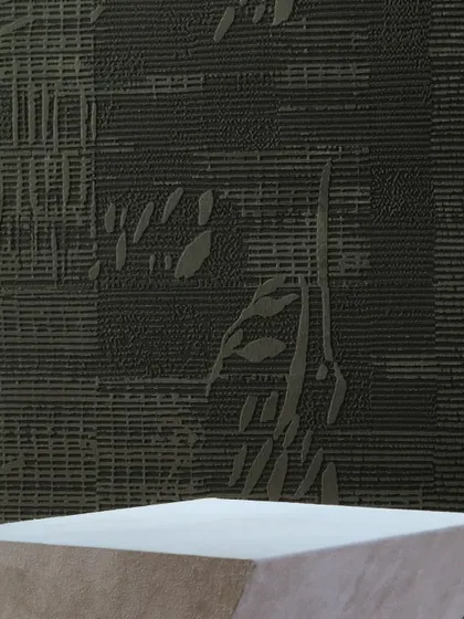 In this design, velvet meets pure innovation. The surface is delicately laser-engraved to reveal motifs of remarkable precision, creating a sculpted play of depth and texture with quiet sophistication.