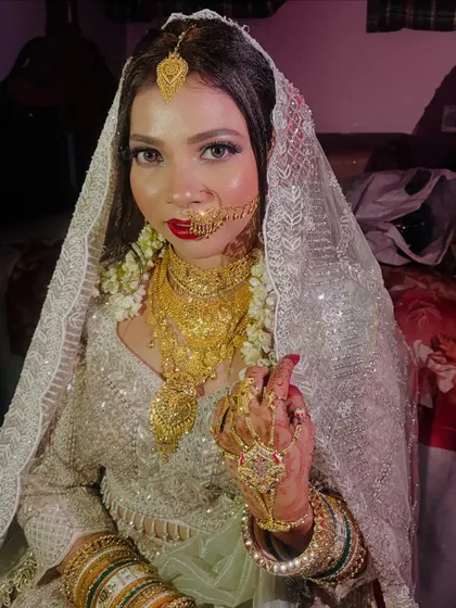 The bride with her dupatta set, looking regal and ready for her Nikah ceremony.