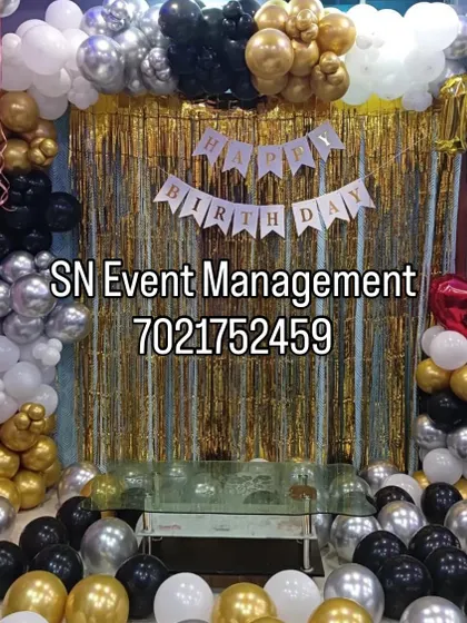 A classic black, gold, and silver theme that works for any age. The balloon arch frames a gold shimmer curtain, with plenty of balloons on the floor to complete the festive look.
