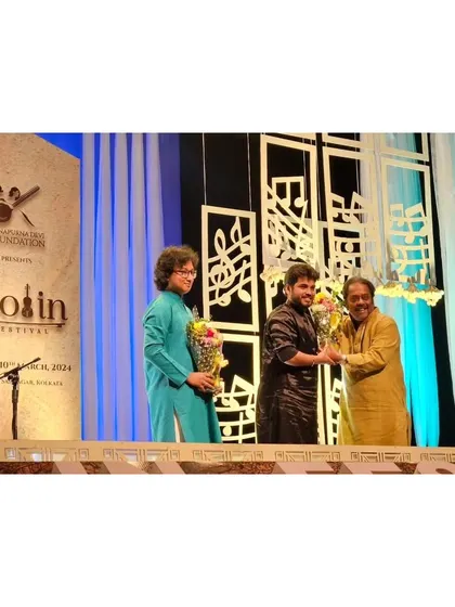 Being felicitated on stage after a concert with the amazing violinist Manas Kumar bhai. Collaborating with artists from different instrumental traditions is always a wonderful learning experience.