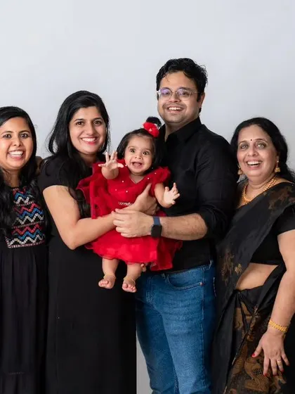 Getting the whole family together, from grandparents to the newest little one, is a special occasion. I have plenty of experience arranging multi-generational family portraits that capture the connection across your entire family tree in a single, beautiful shot.