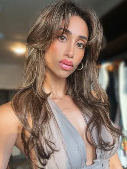 Another gorgeous shot of her new hair. The extensions allow her to have long, glamorous hair whenever she wants.