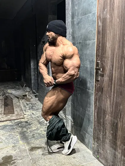 A side chest pose in a different setting. Posing practice happens everywhere.