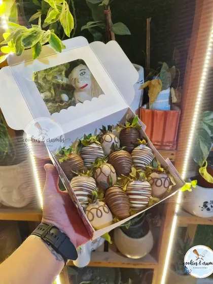 A classic assortment of milk and white chocolate-dipped strawberries. The simple drizzle design is so elegant and timeless.