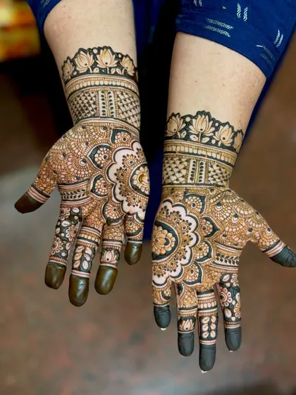 A non-bridal design for a house warming ceremony, featuring a large, intricate mandala that covers the entire palm.