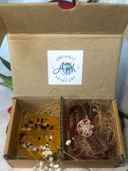 My Rustic Rakhi Gift Box, up close and personal. It contains my best-selling Turloe soap and a gorgeous handmade Rakhi, nestled in an eco-friendly box. A perfect, chemical-free gift for your sibling.