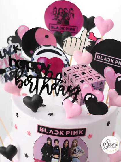 A close-up of the explosive topper, featuring lots of Blackpink-related icons.