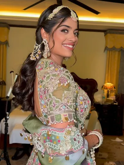 A portrait of the bride, her radiant smile and magnificent hair jewellery creating a look of pure opulence.